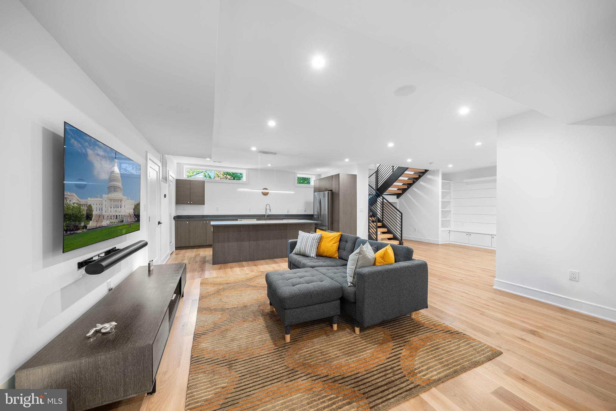 BROYHILLS MCLEAN ESTATES - Residential