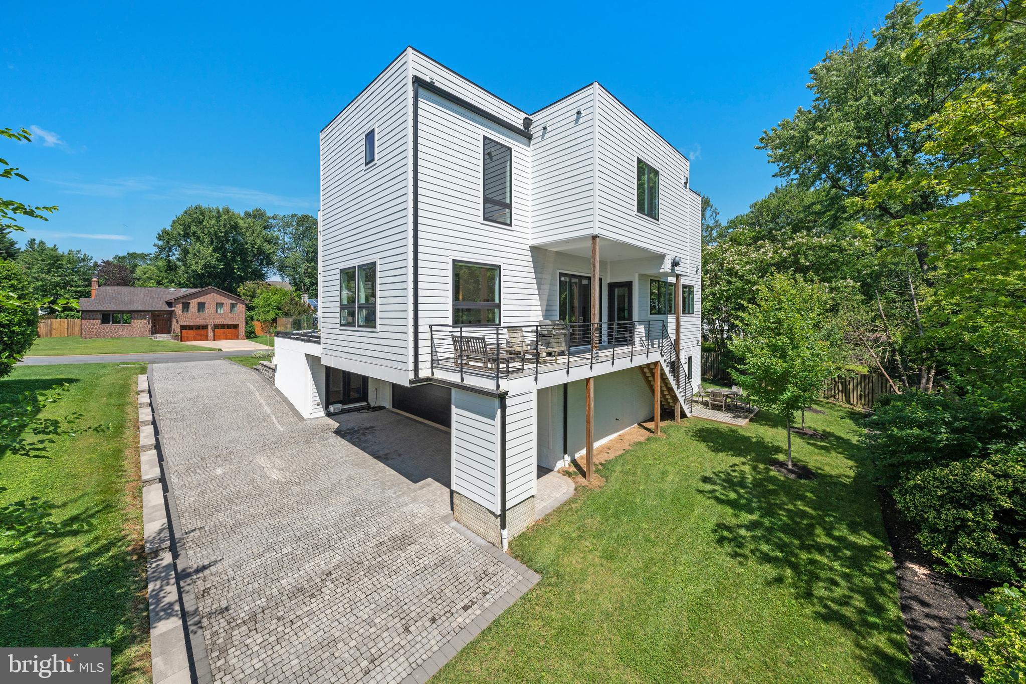 BROYHILLS MCLEAN ESTATES - Residential