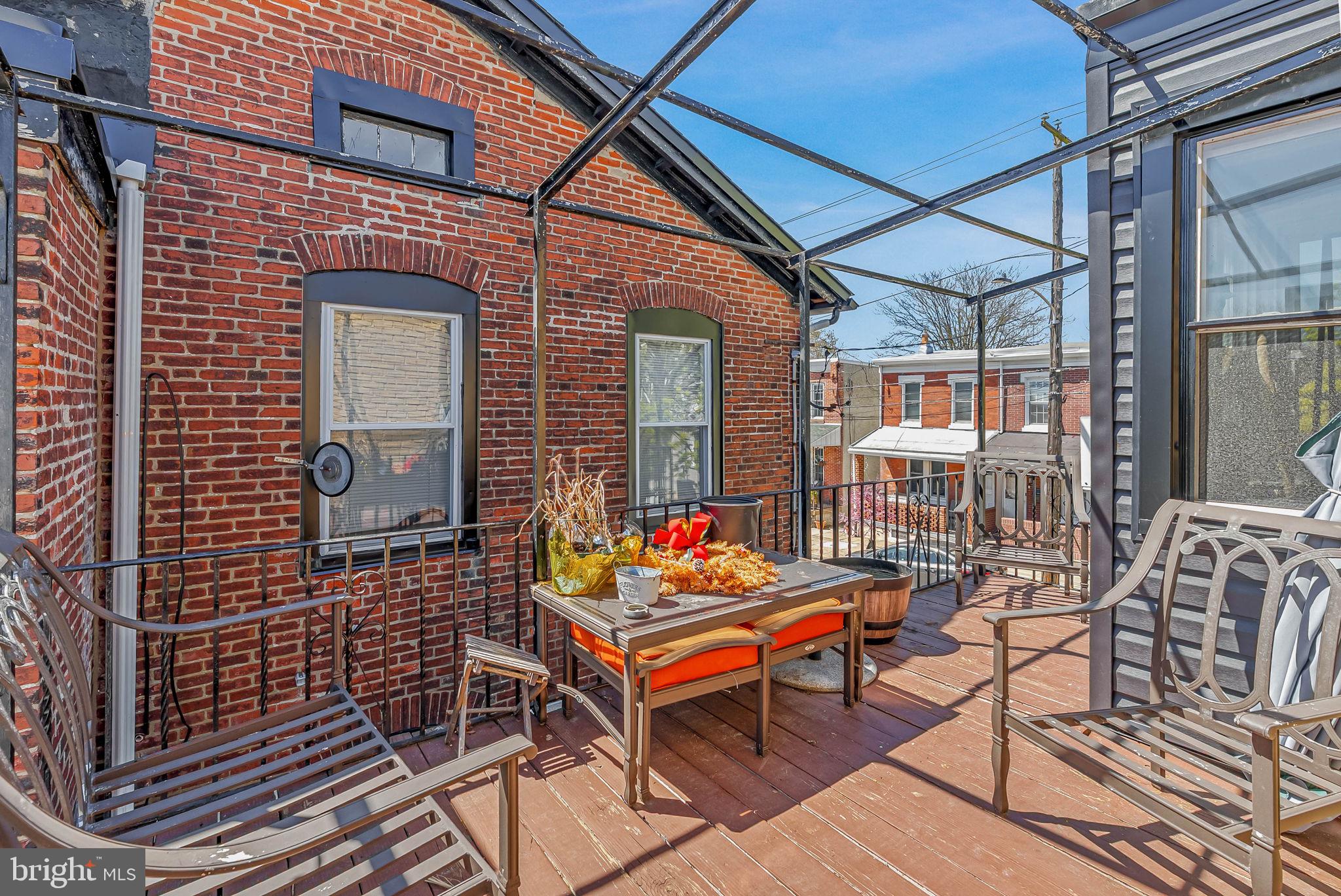 ROXBOROUGH - Residential