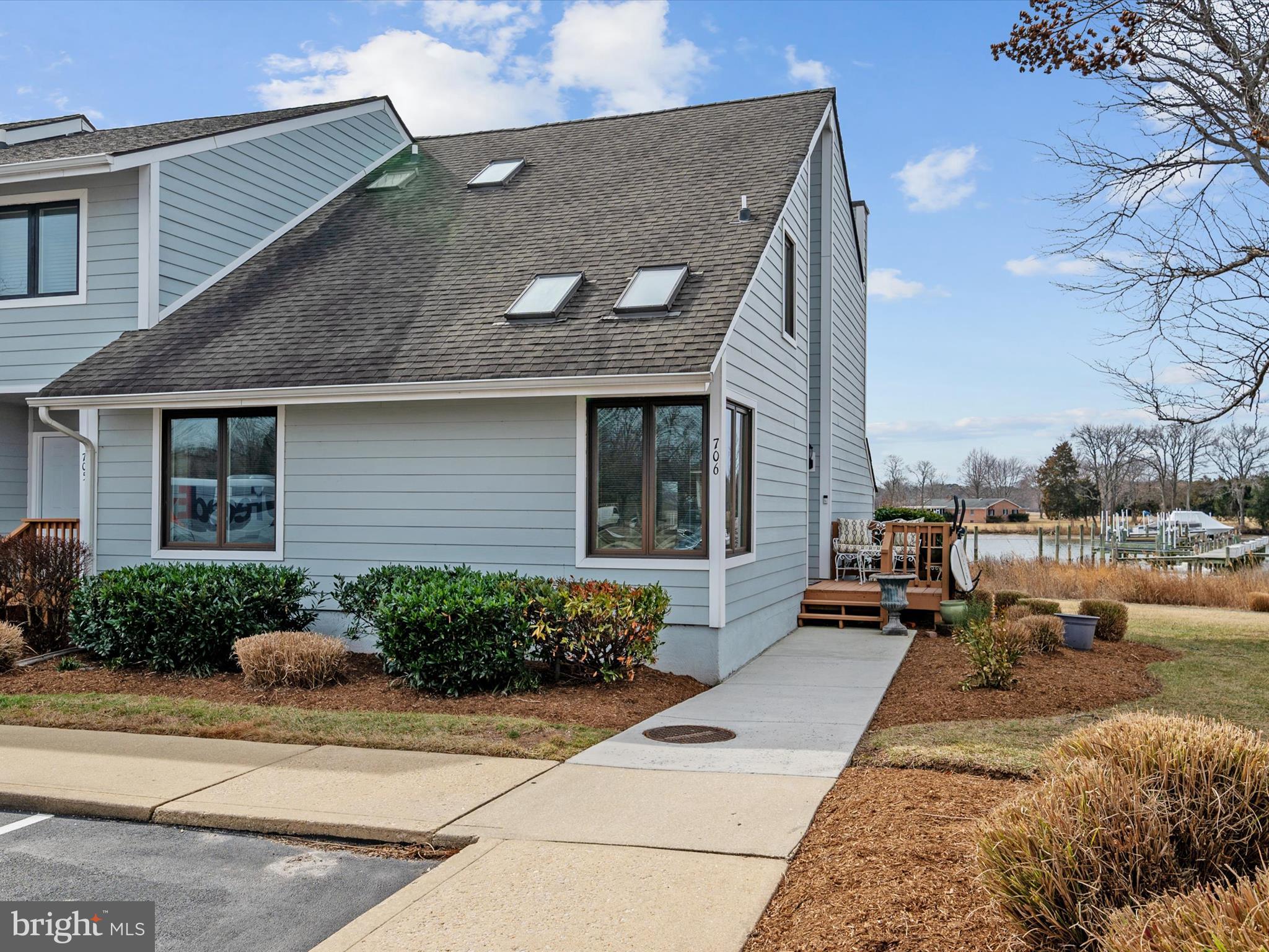 THOMPSON CREEK CONDOS - Residential