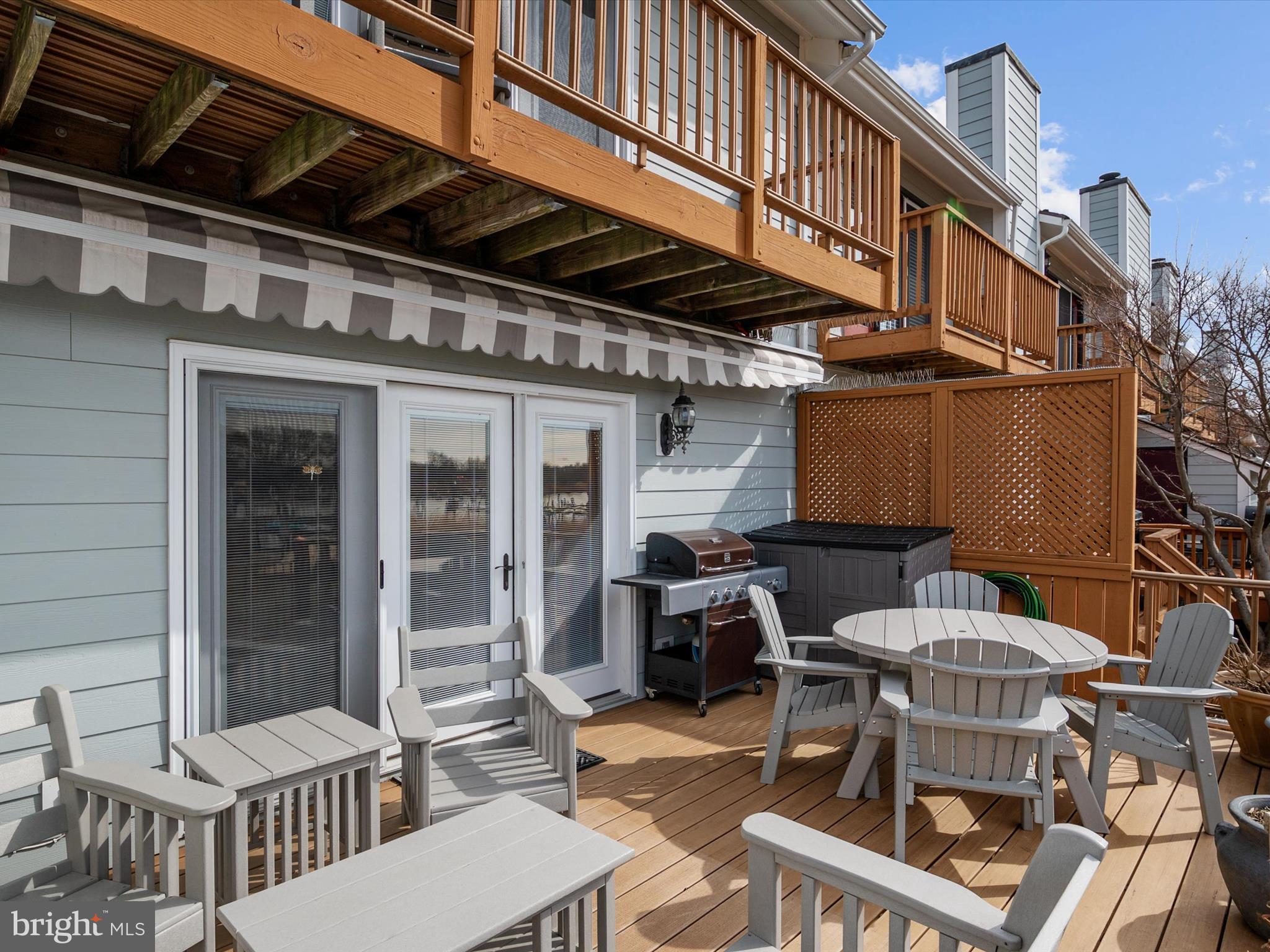 THOMPSON CREEK CONDOS - Residential