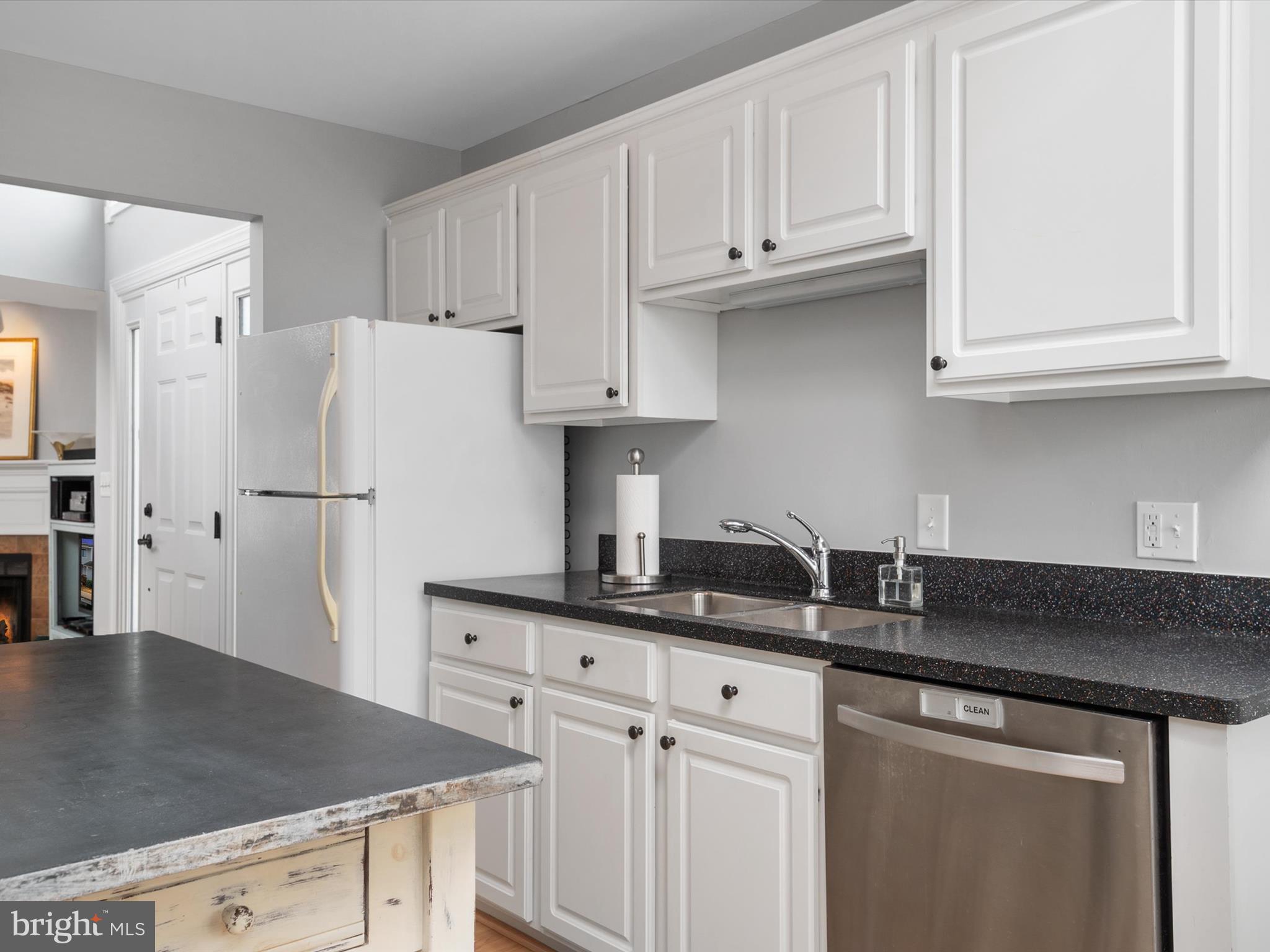 THOMPSON CREEK CONDOS - Residential