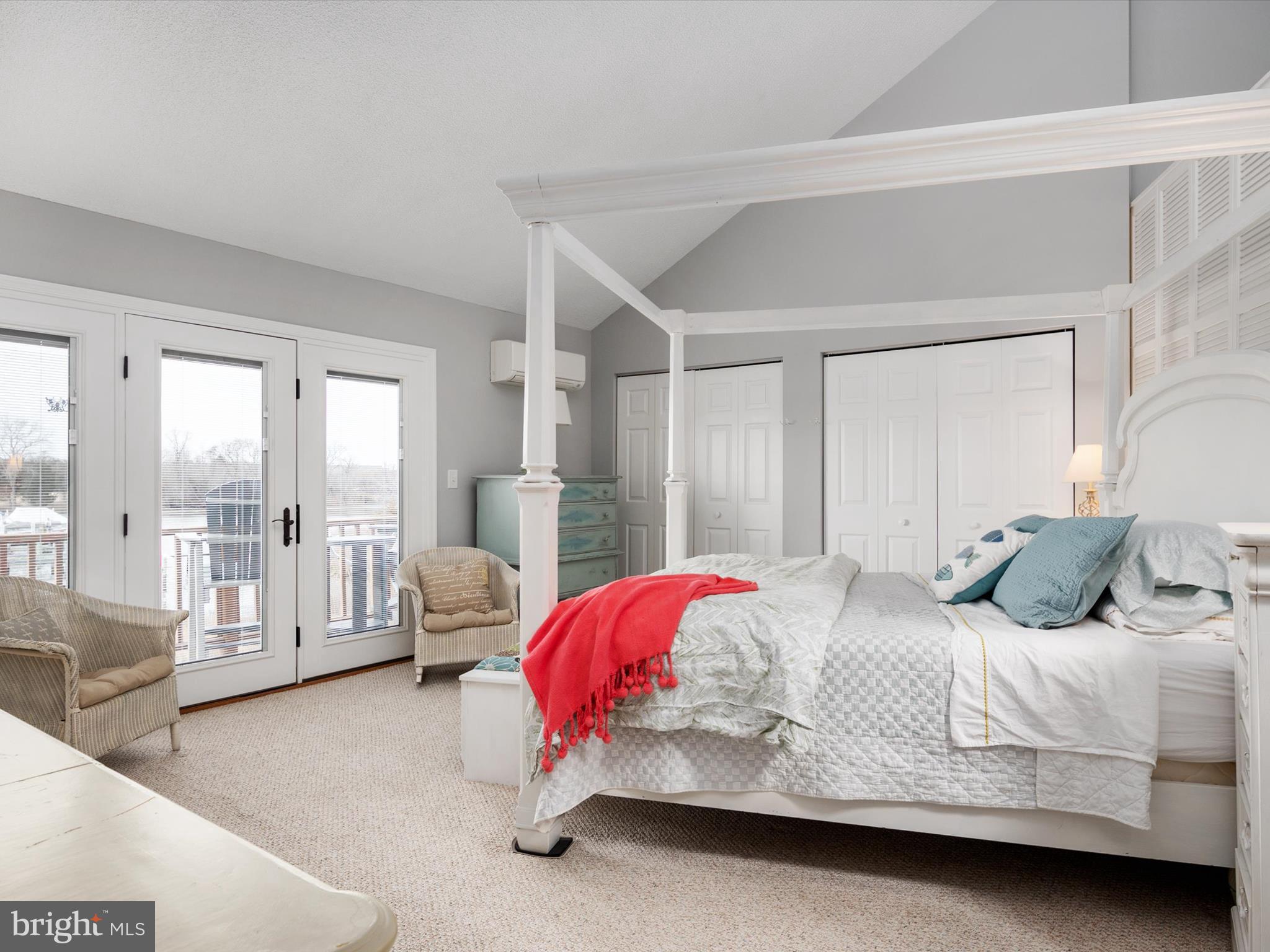 THOMPSON CREEK CONDOS - Residential