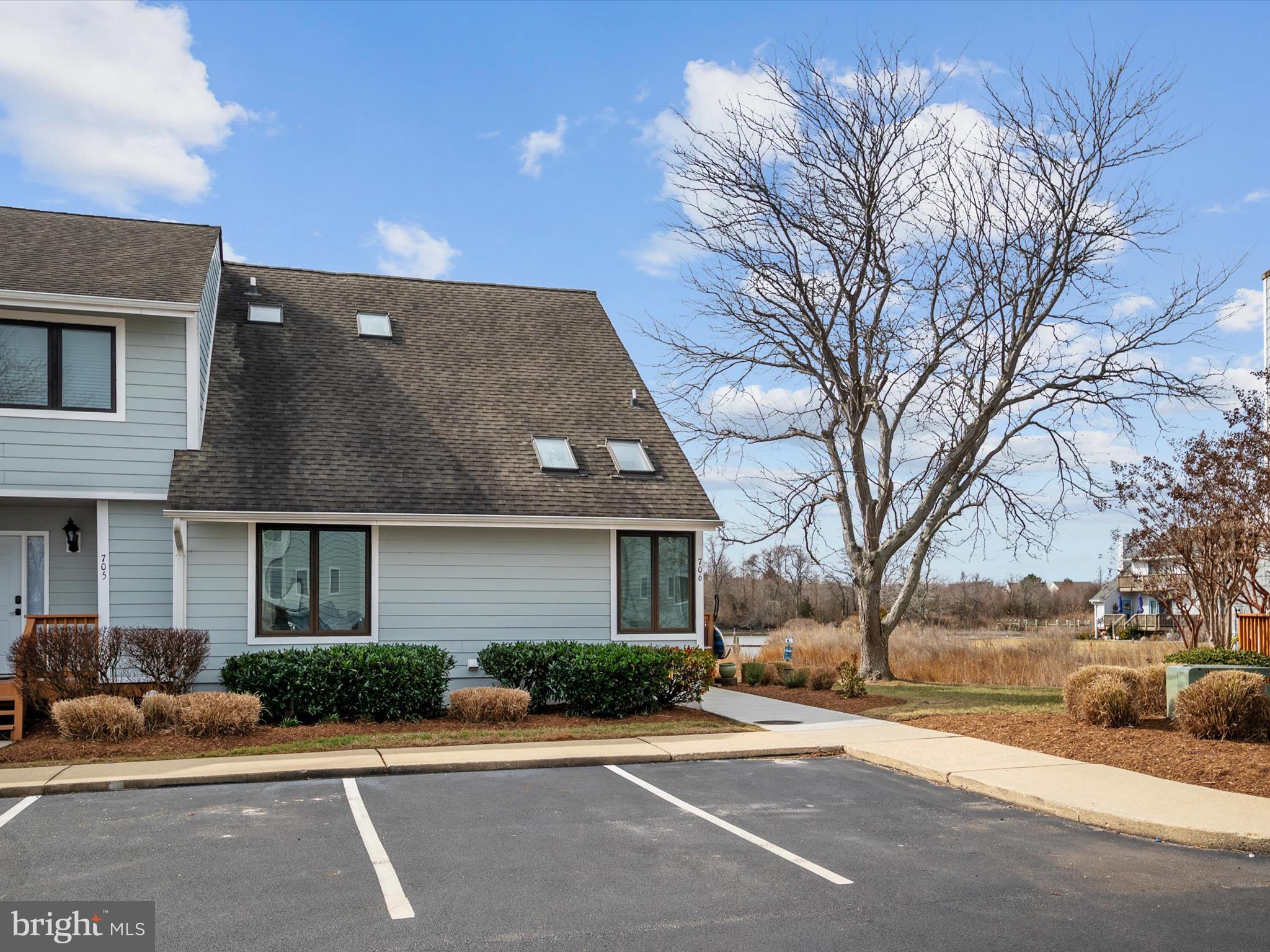 THOMPSON CREEK CONDOS - Residential