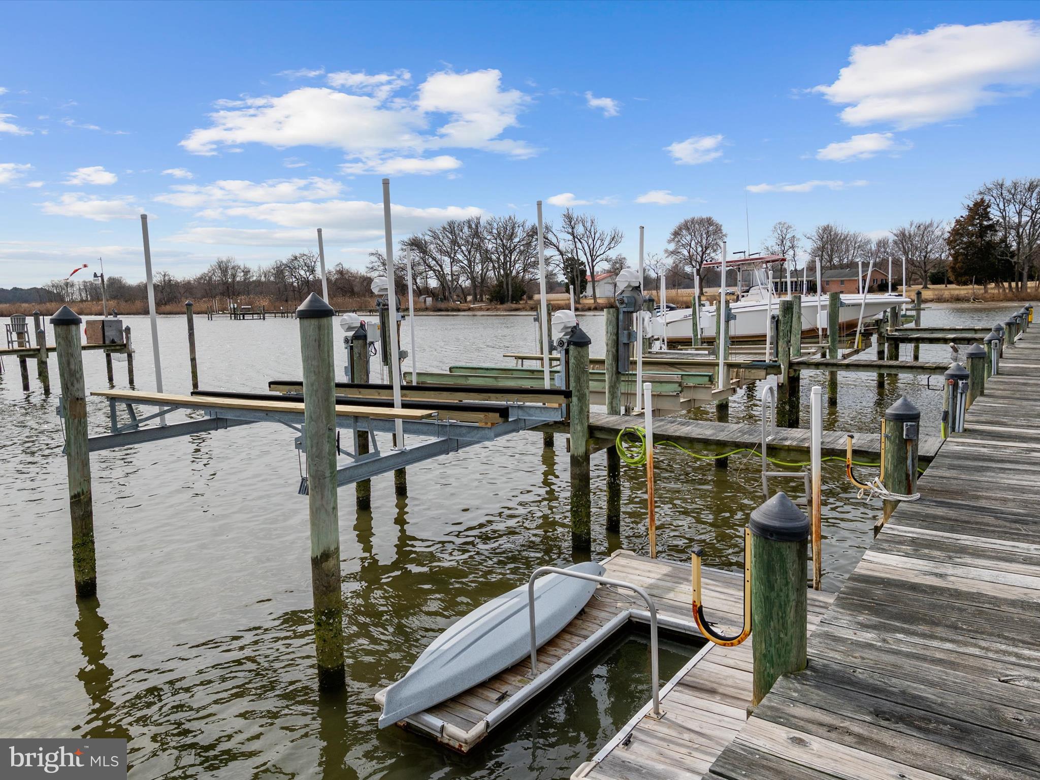 THOMPSON CREEK CONDOS - Residential