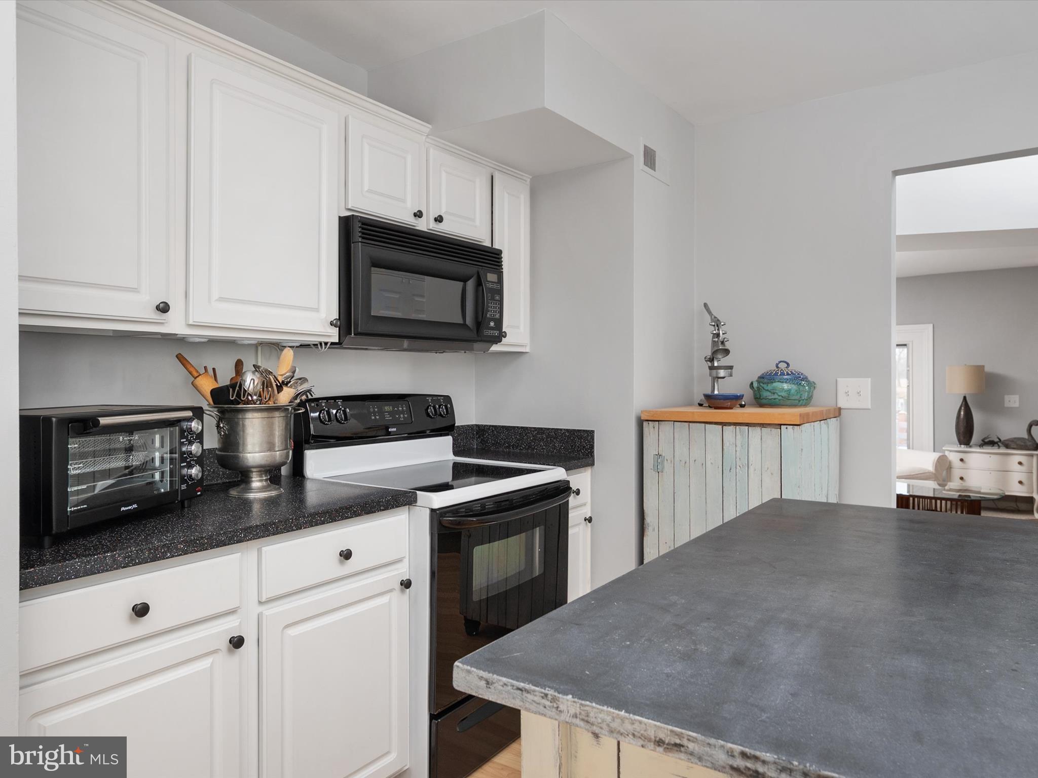 THOMPSON CREEK CONDOS - Residential