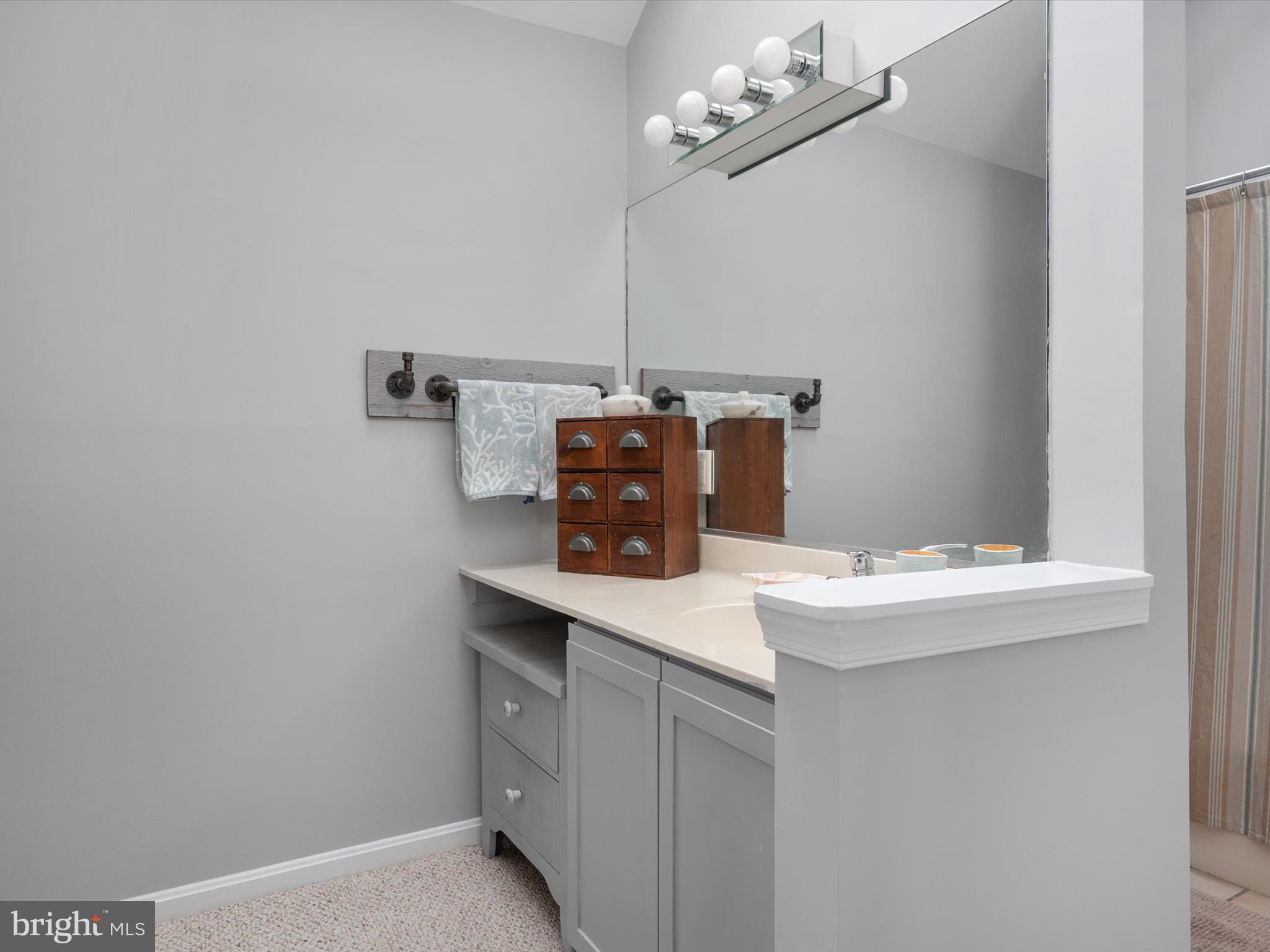 THOMPSON CREEK CONDOS - Residential