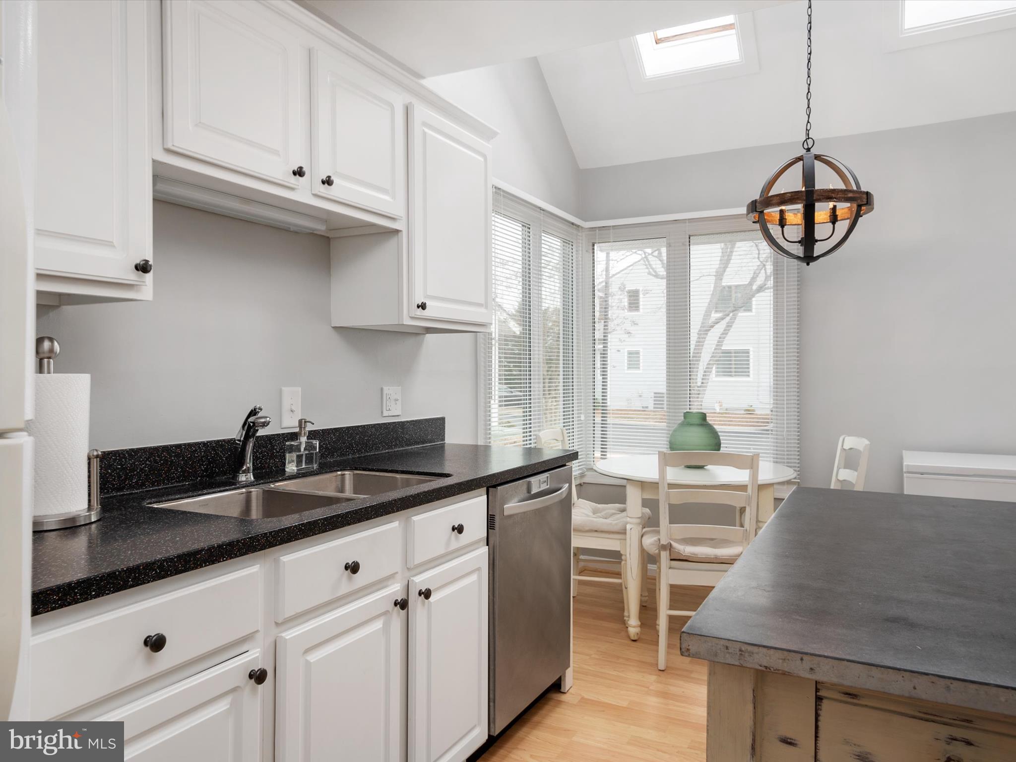 THOMPSON CREEK CONDOS - Residential