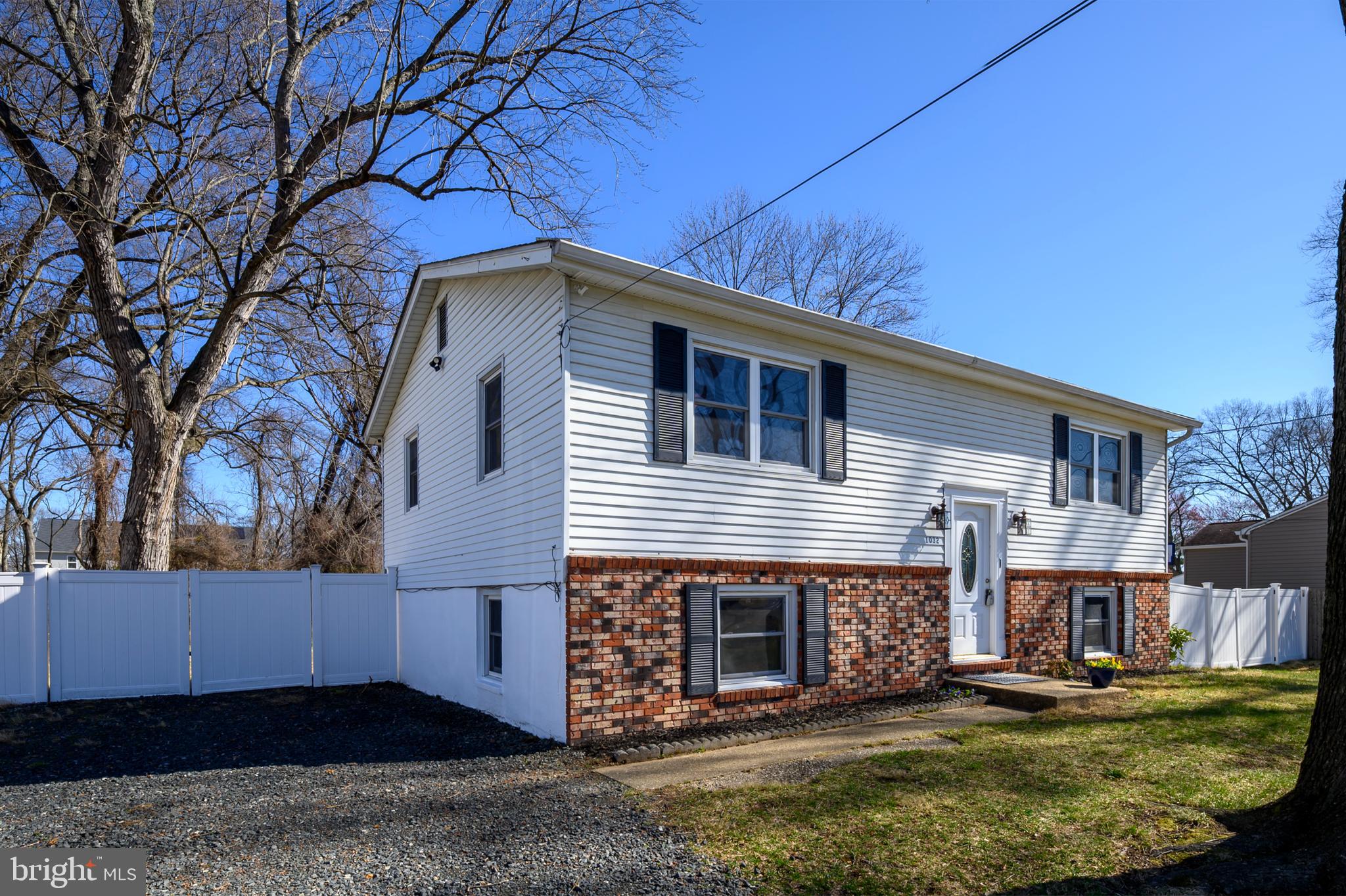 SHORELAND - Residential