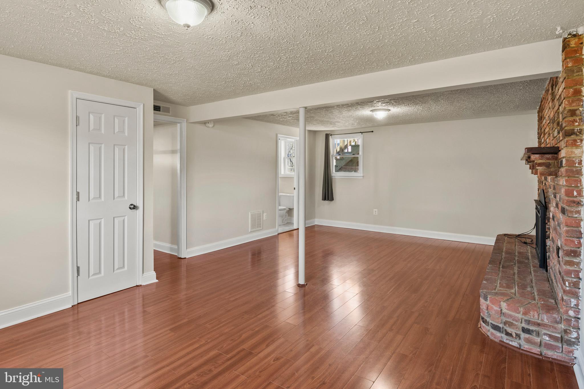 SHORELAND - Residential