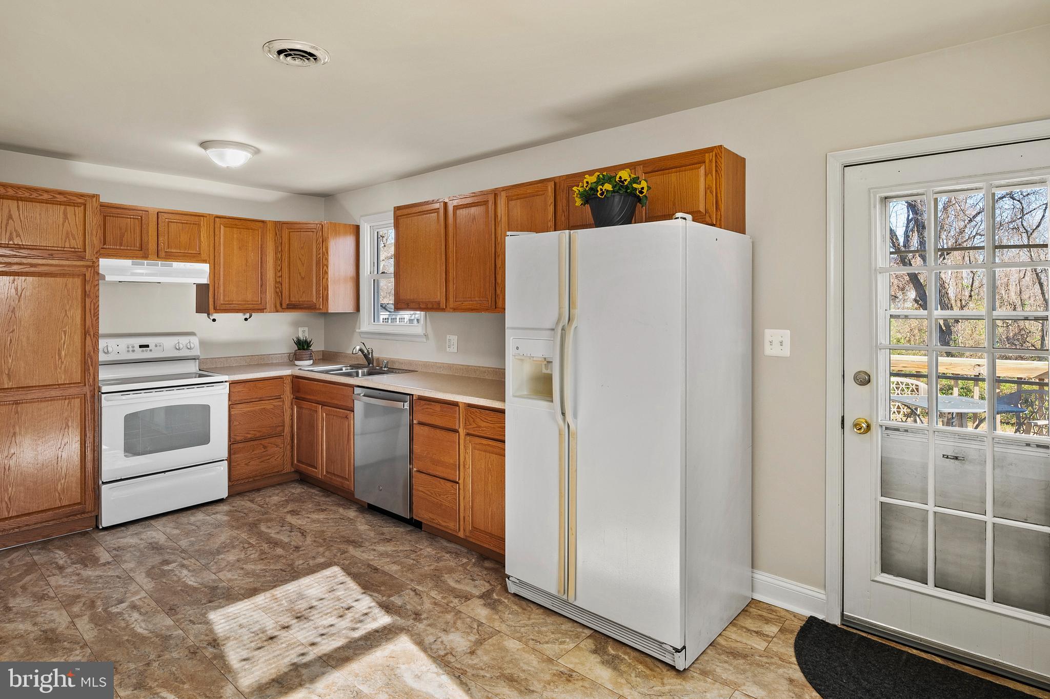 SHORELAND - Residential