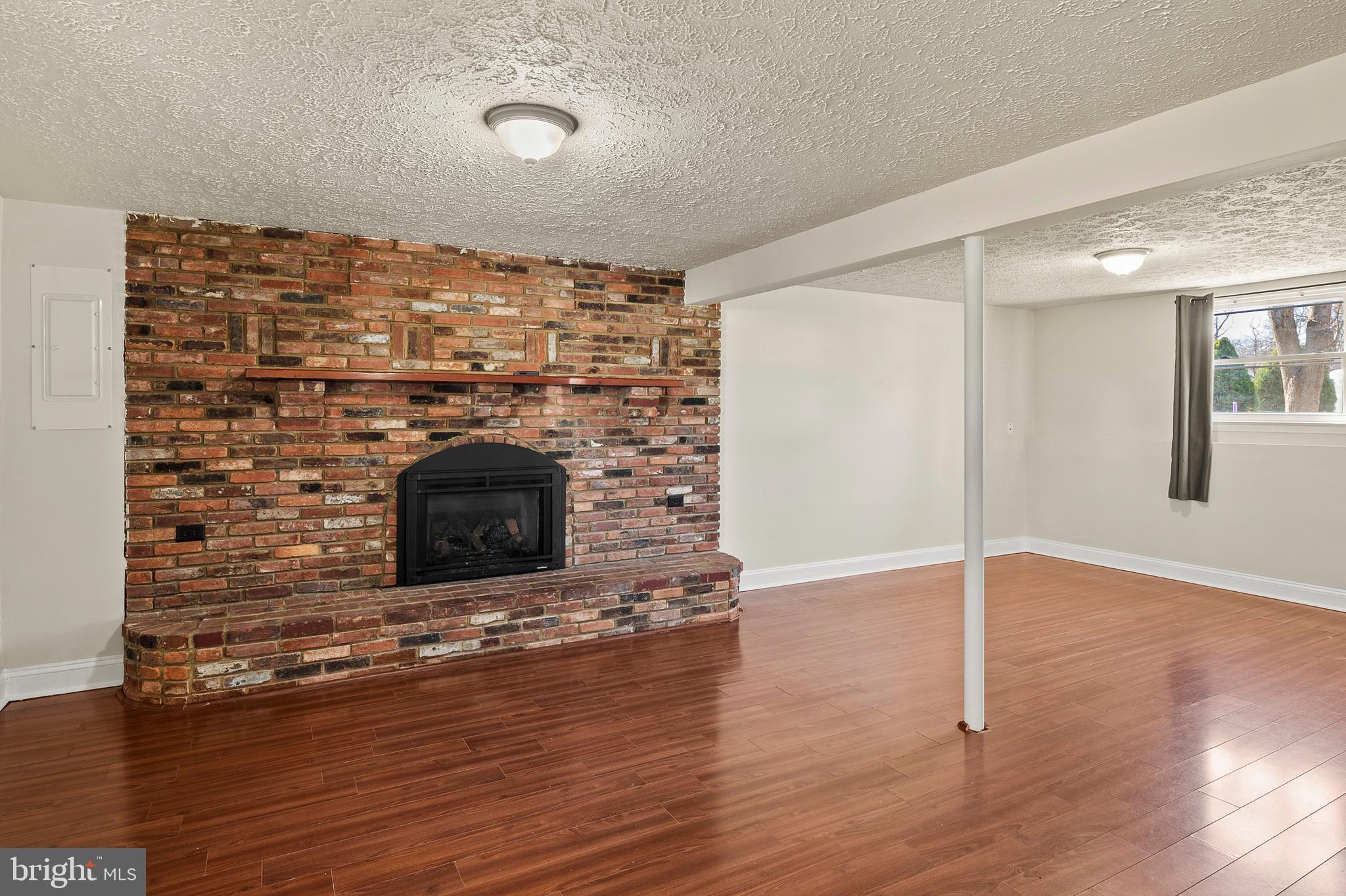 SHORELAND - Residential