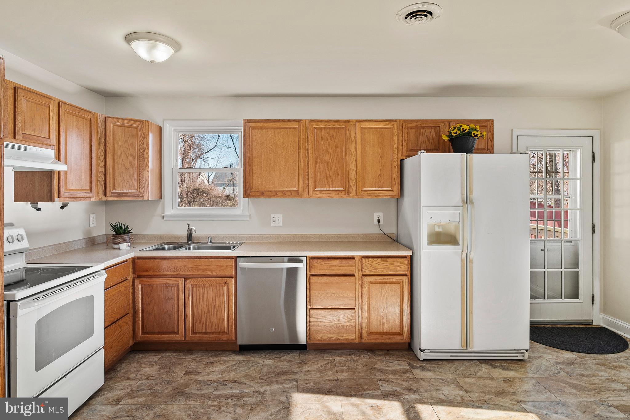 SHORELAND - Residential