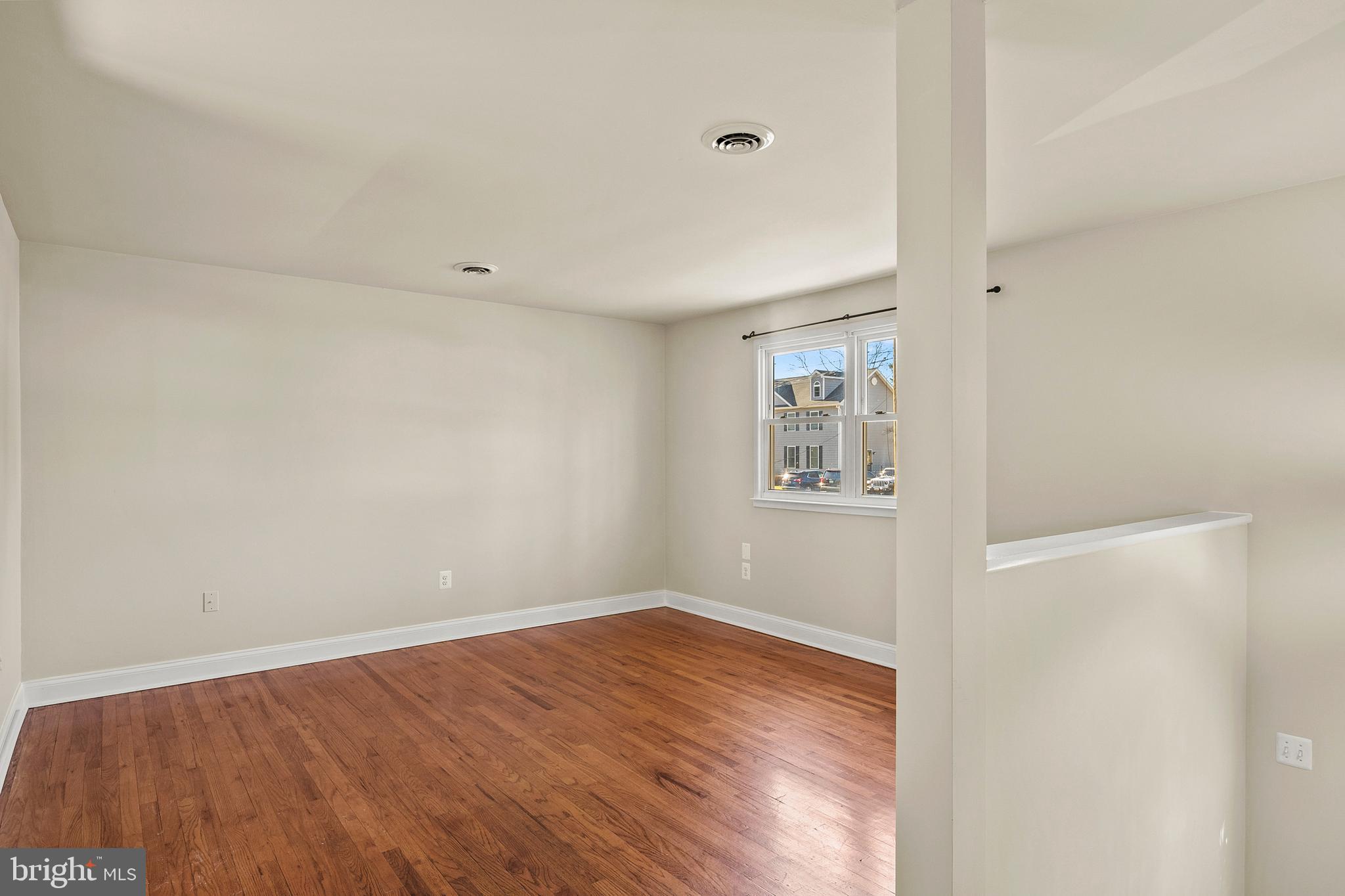 SHORELAND - Residential