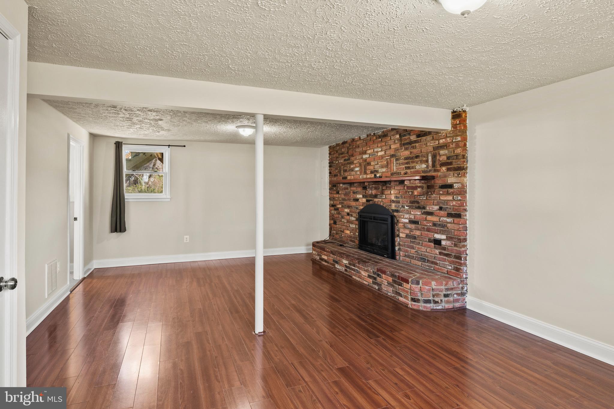 SHORELAND - Residential