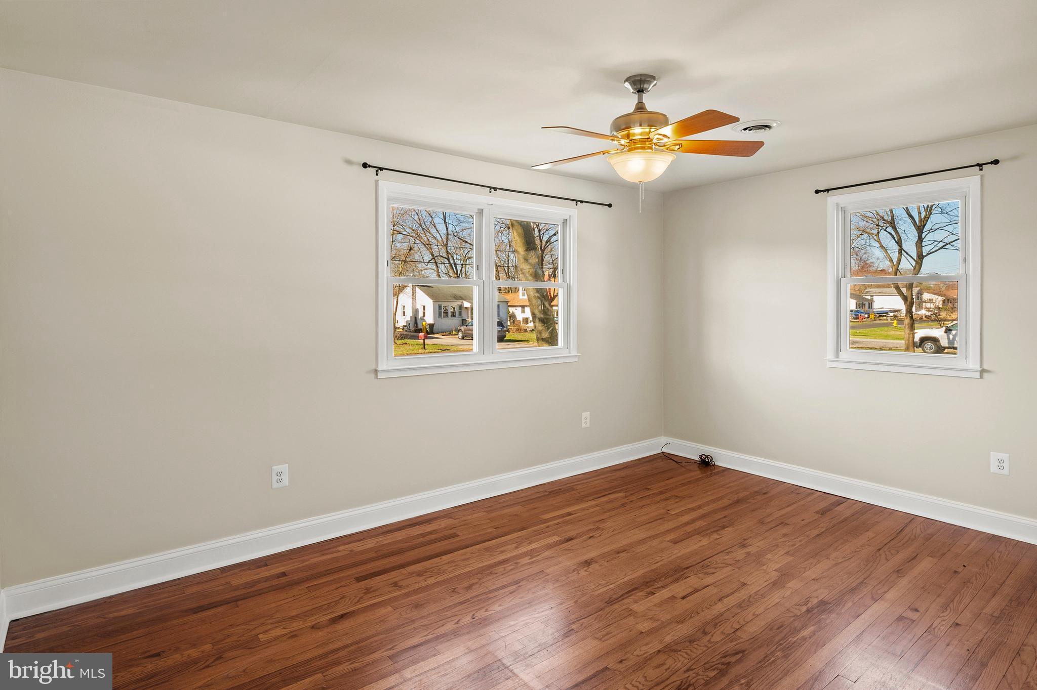 SHORELAND - Residential