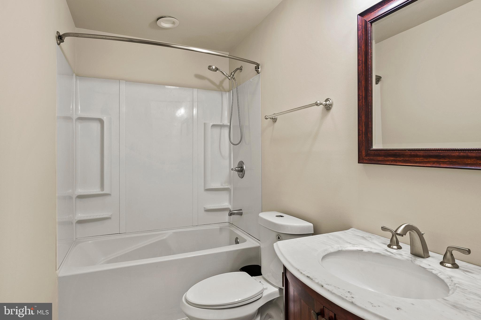 SHORELAND - Residential