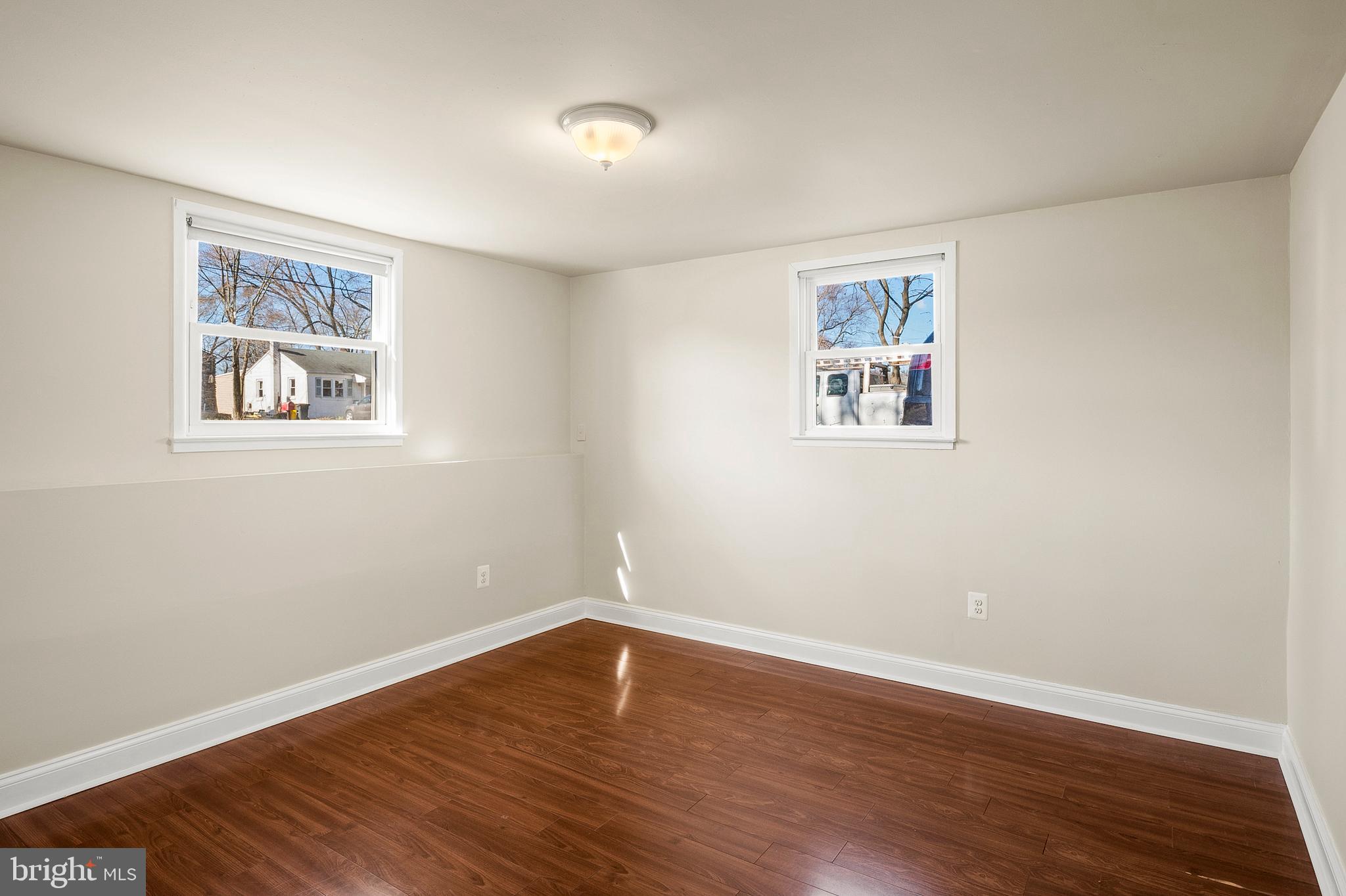 SHORELAND - Residential