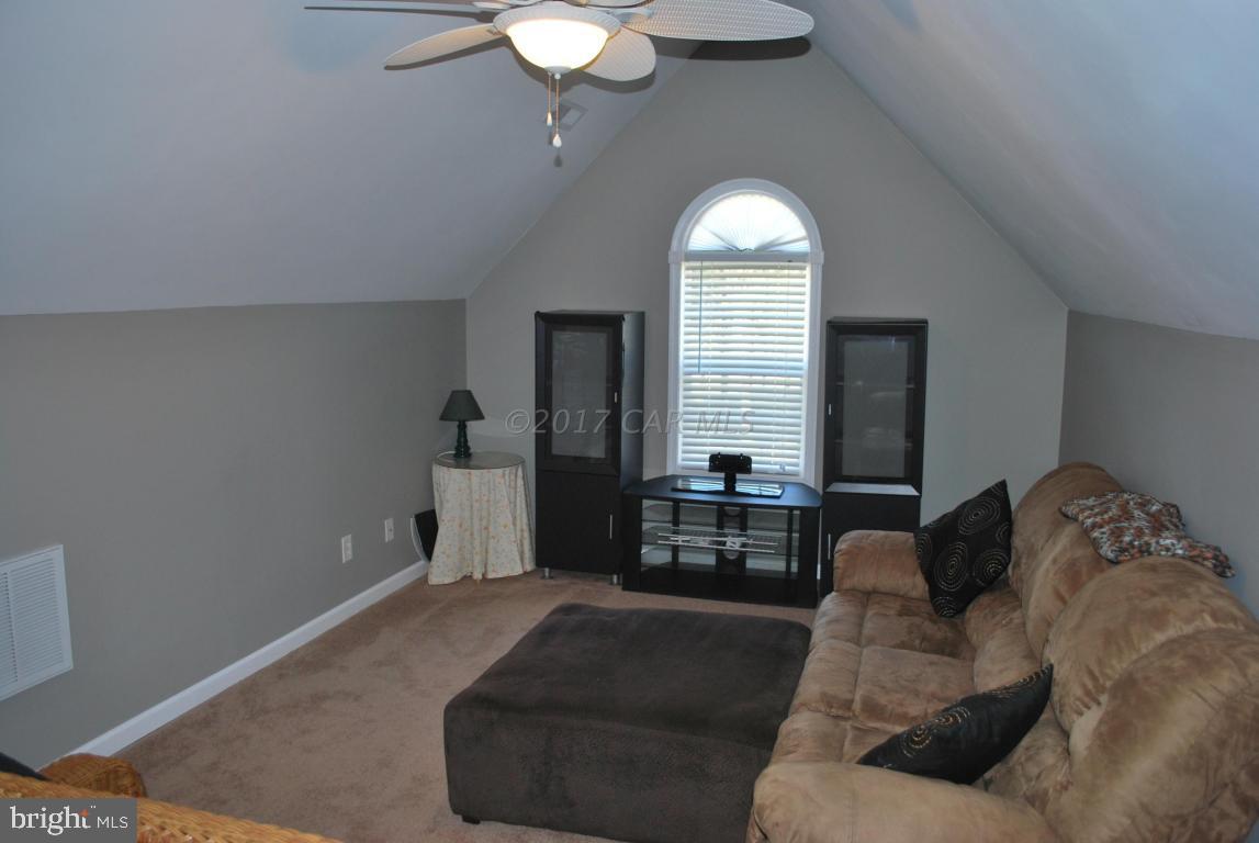 HIDDEN HARBOR - Residential