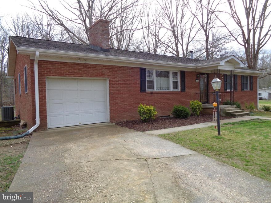 --->ELIGIBLE FOR $0 DOWN (RDA)<---ALL BRICK EXTERIOR + EXTRA SPACE + HUGE DETACHED GARAGE = VALUE! HARDWOOD FLOORS, UPDATED KITCHEN & BATHS & NEW SEPTIC MEAN EVEN MORE VALUE! RELAX IN THE FAMILY ROOM (W/FIREPLACE), FLORIDA ROOM OR BACK DECK, EXERCISE/PLAY IN THE REC ROOM...GATHER FOR MEALS IN THE DINING ROOM OR COUNTRY KITCHEN (W/FIREPLACE)...TINKER IN THE 48X30 DETACHED GARAGE W/220V ELECTRIC...
