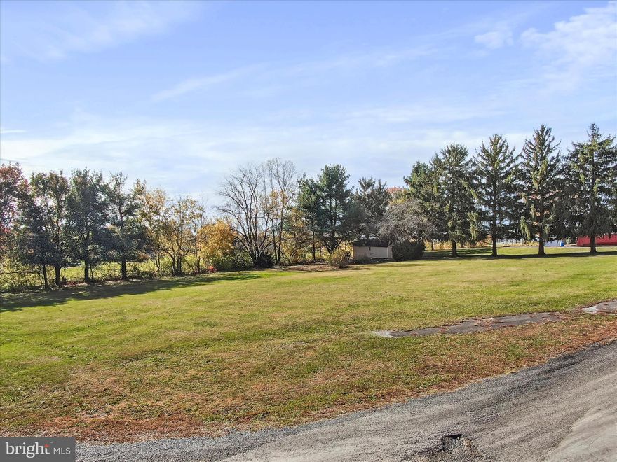 Building lot available in Saint Thomas! .61 acres. Last lot on the road! Public utilities are available.