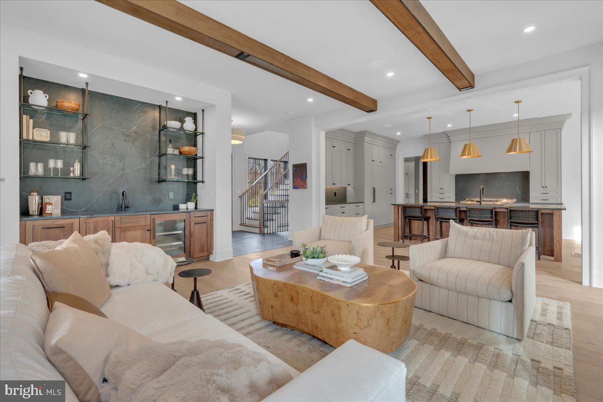 ROXBOROUGH - Residential