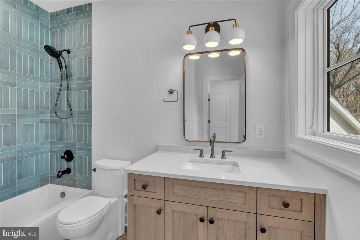 ROXBOROUGH - Residential