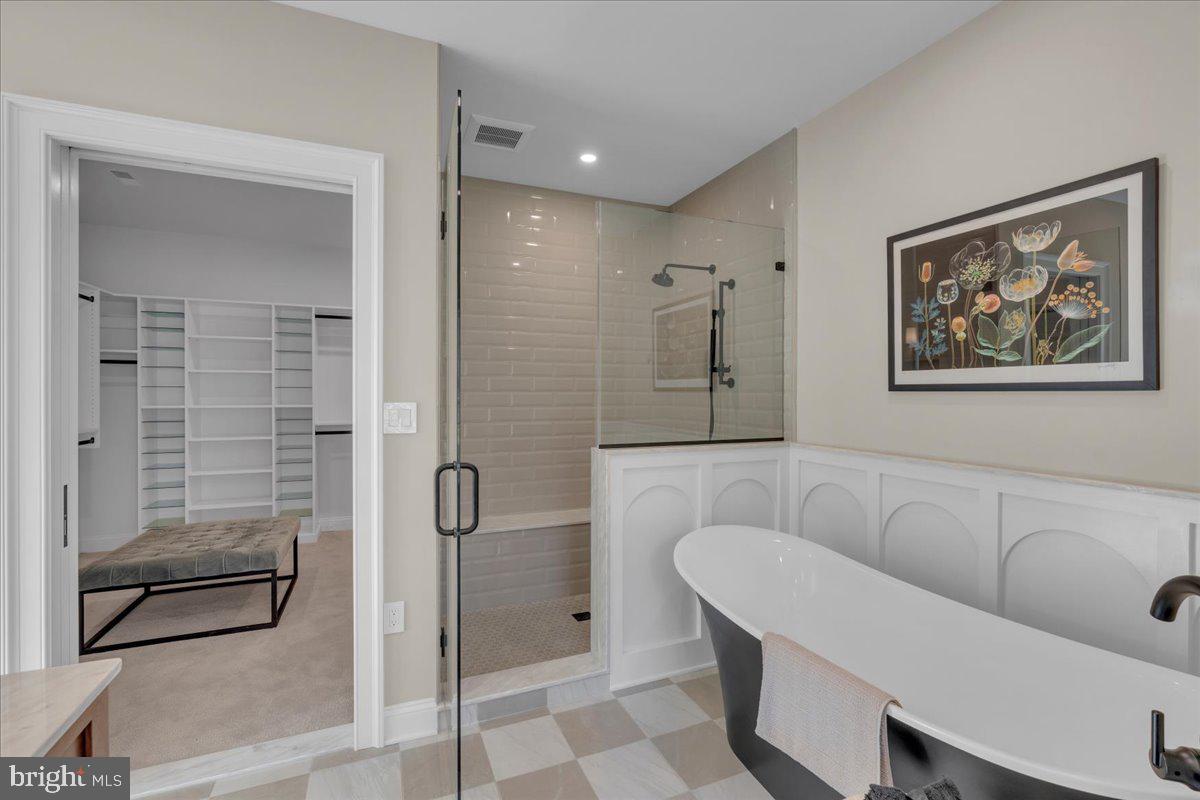 ROXBOROUGH - Residential