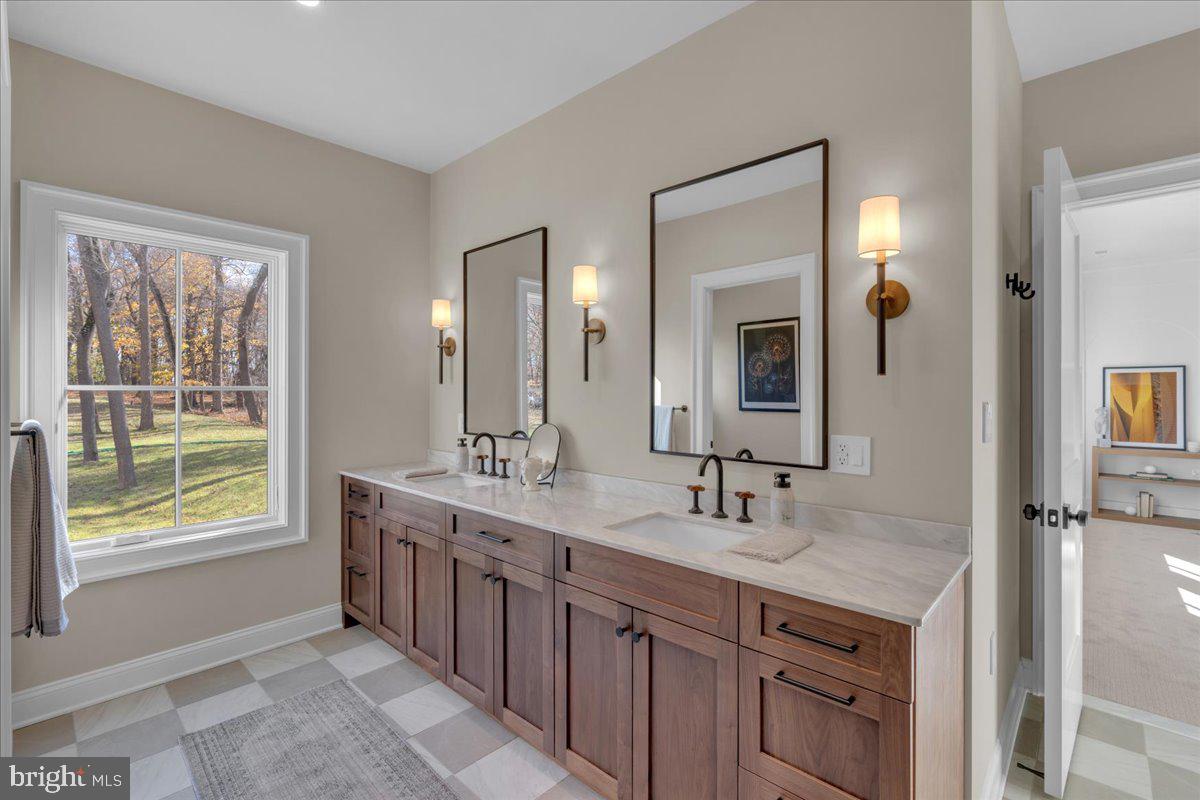 ROXBOROUGH - Residential