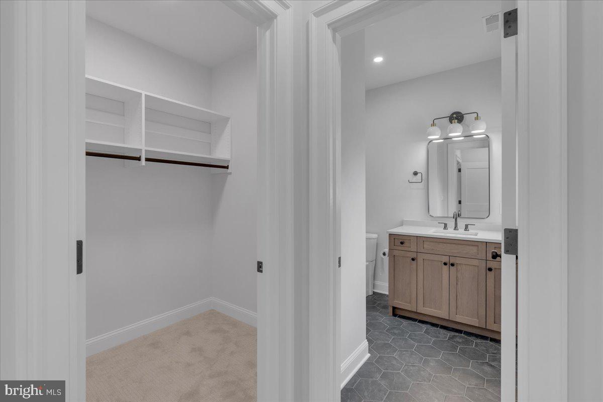 ROXBOROUGH - Residential