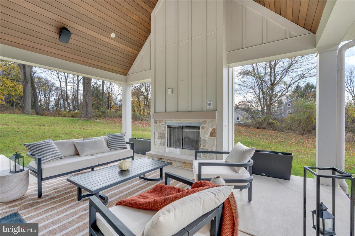 ROXBOROUGH - Residential