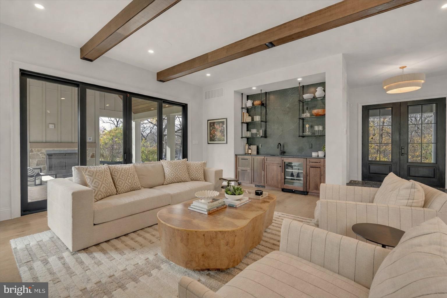 ROXBOROUGH - Residential