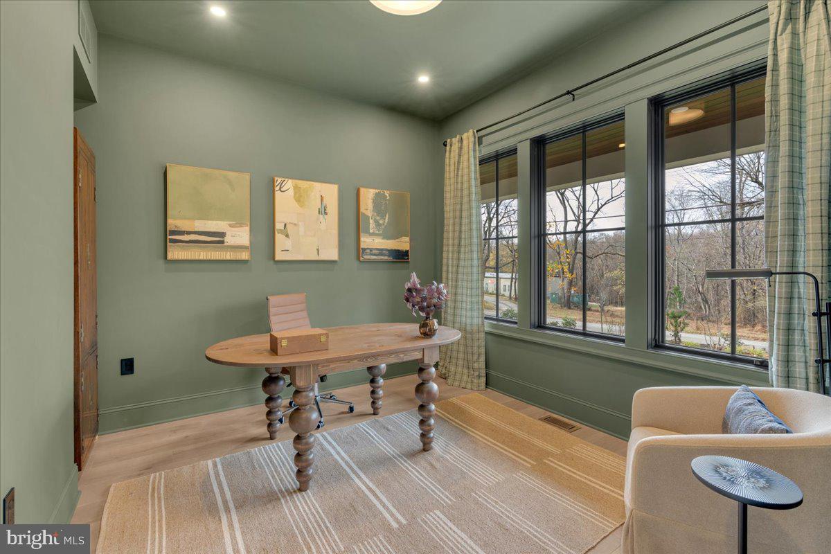 ROXBOROUGH - Residential