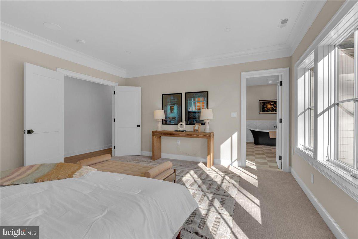 ROXBOROUGH - Residential