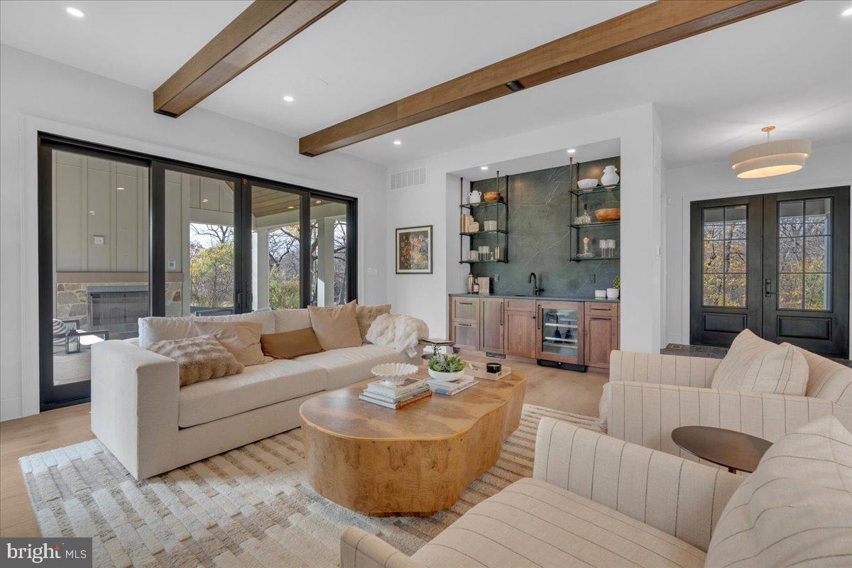 ROXBOROUGH - Residential