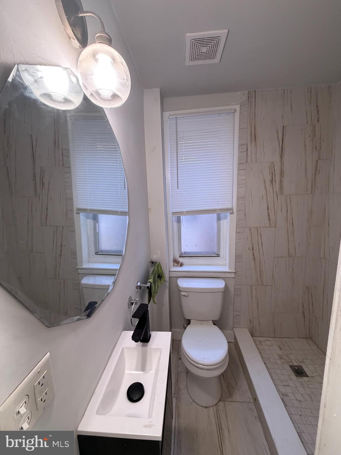 1924 N TAYLOR STREET