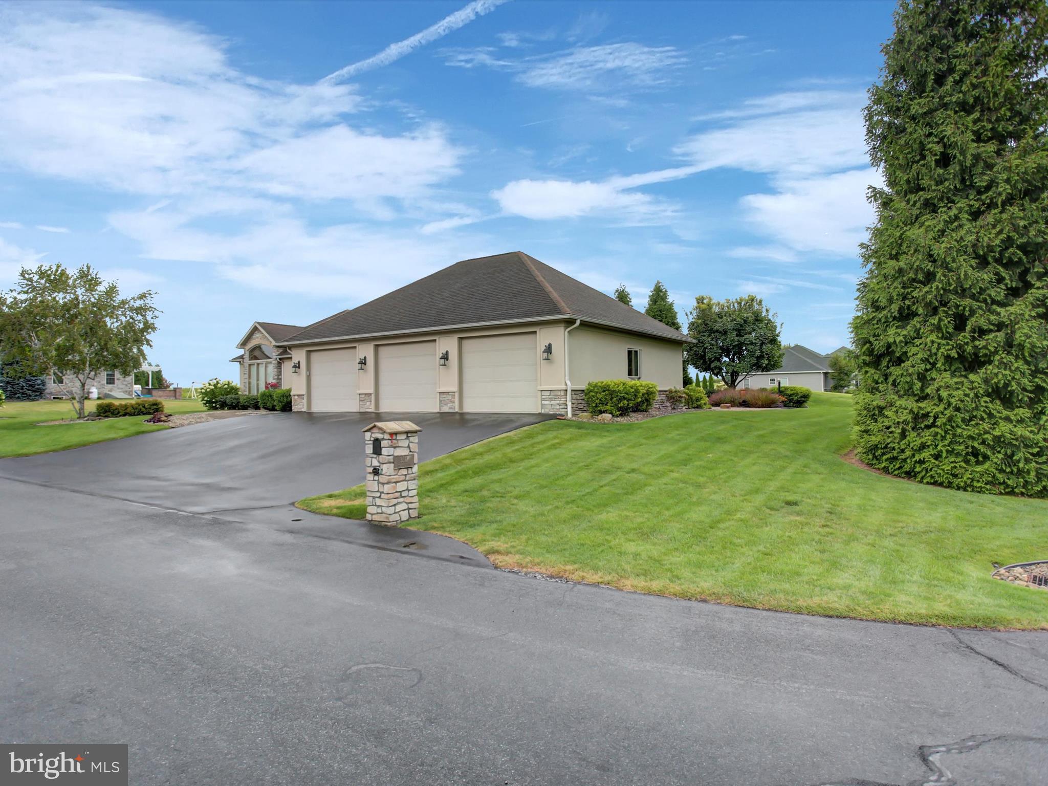 3512 FOX HILL DRIVE