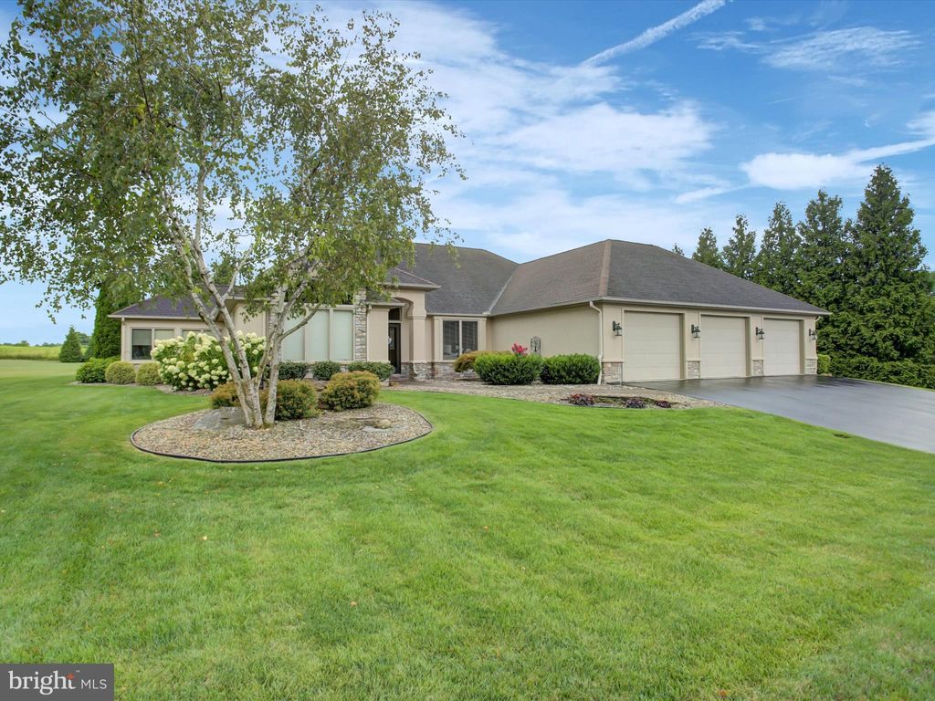 Photo of 3512 Fox Hill Drive, CHAMBERSBURG, PA 17202 (MLS # PAFL2030326)