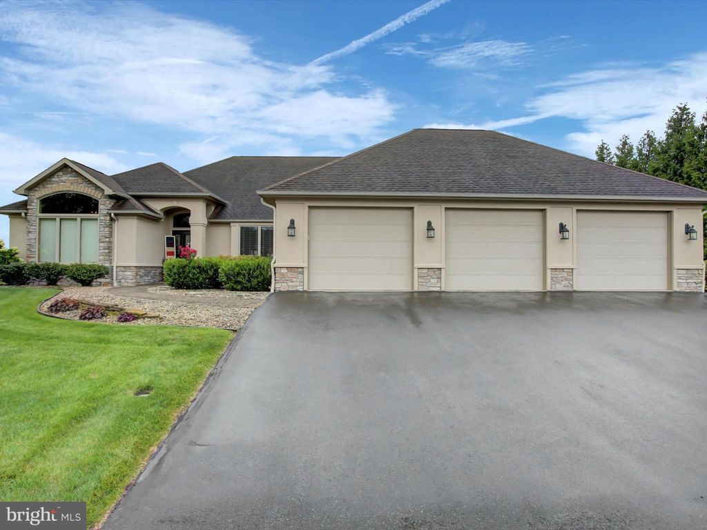 Photo of 3512 Fox Hill Drive, CHAMBERSBURG, PA 17202 (MLS # PAFL2030326)