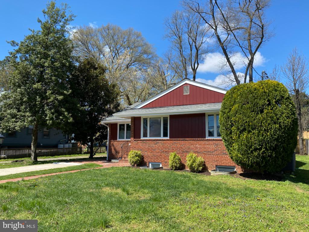 HOLMES - Residential Lease