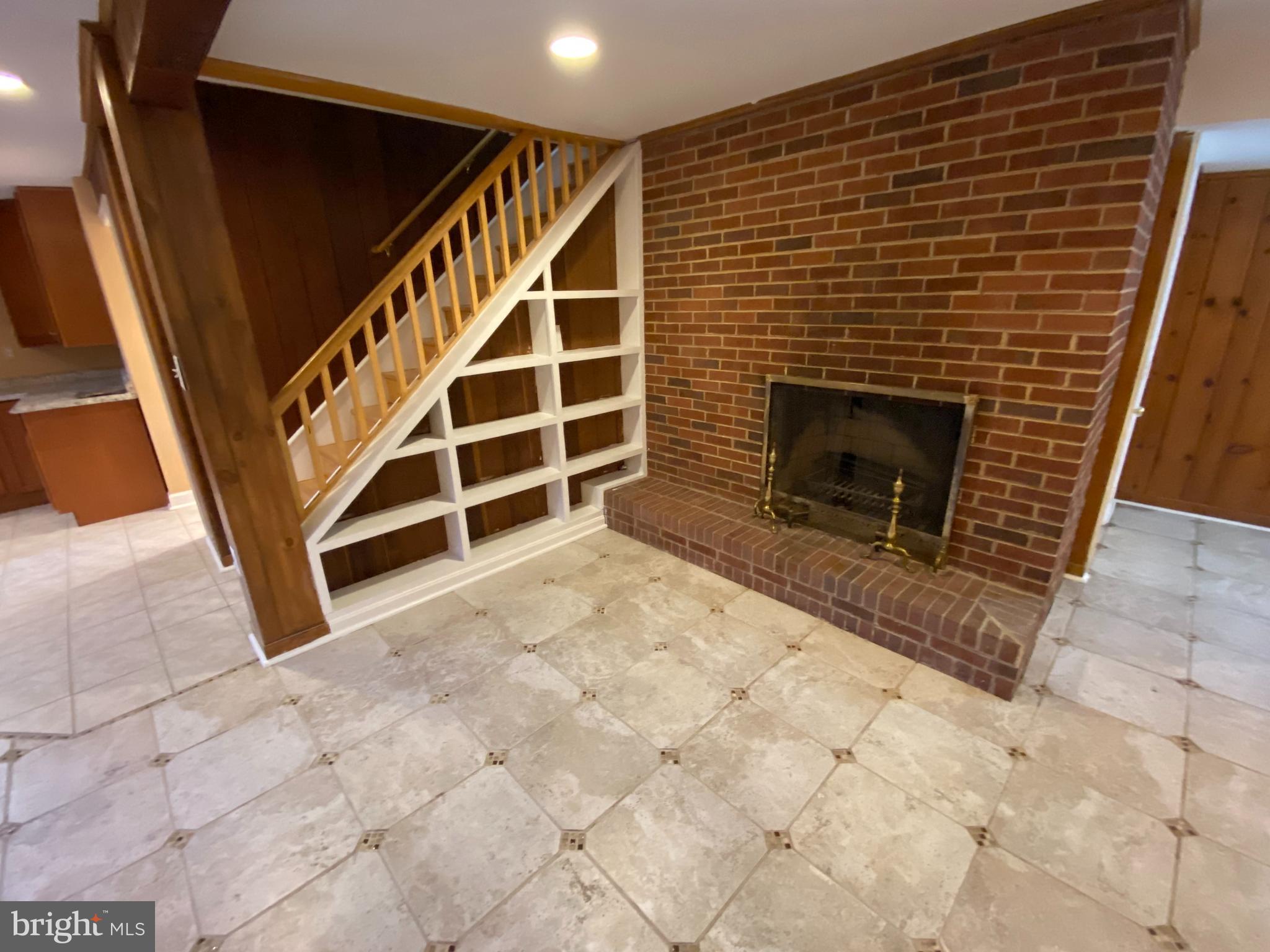 HOLMES - Residential Lease