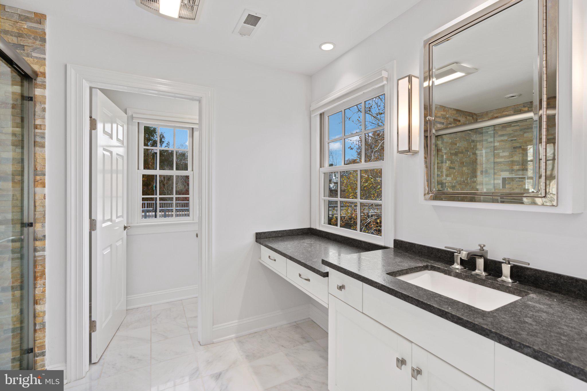 CANAL STREET - Residential