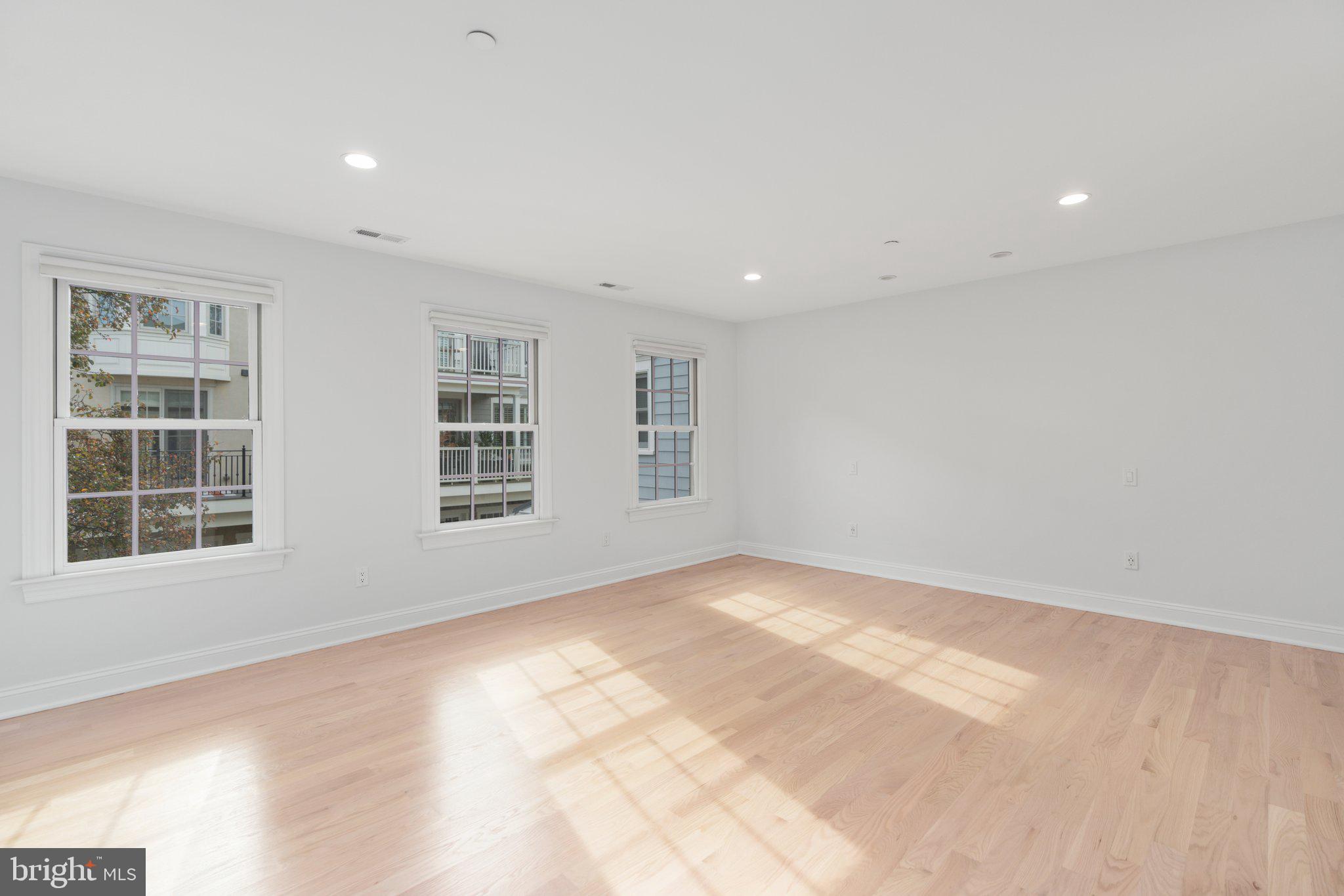 CANAL STREET - Residential