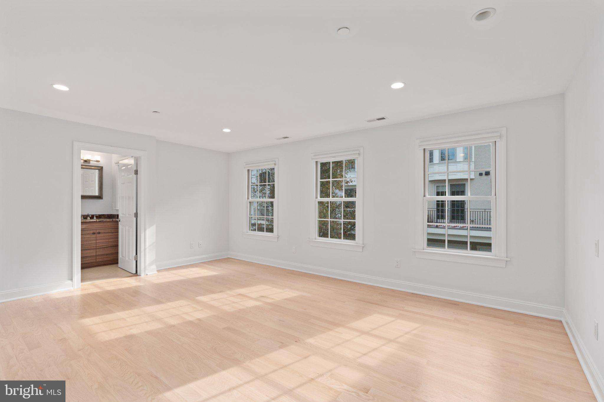 CANAL STREET - Residential