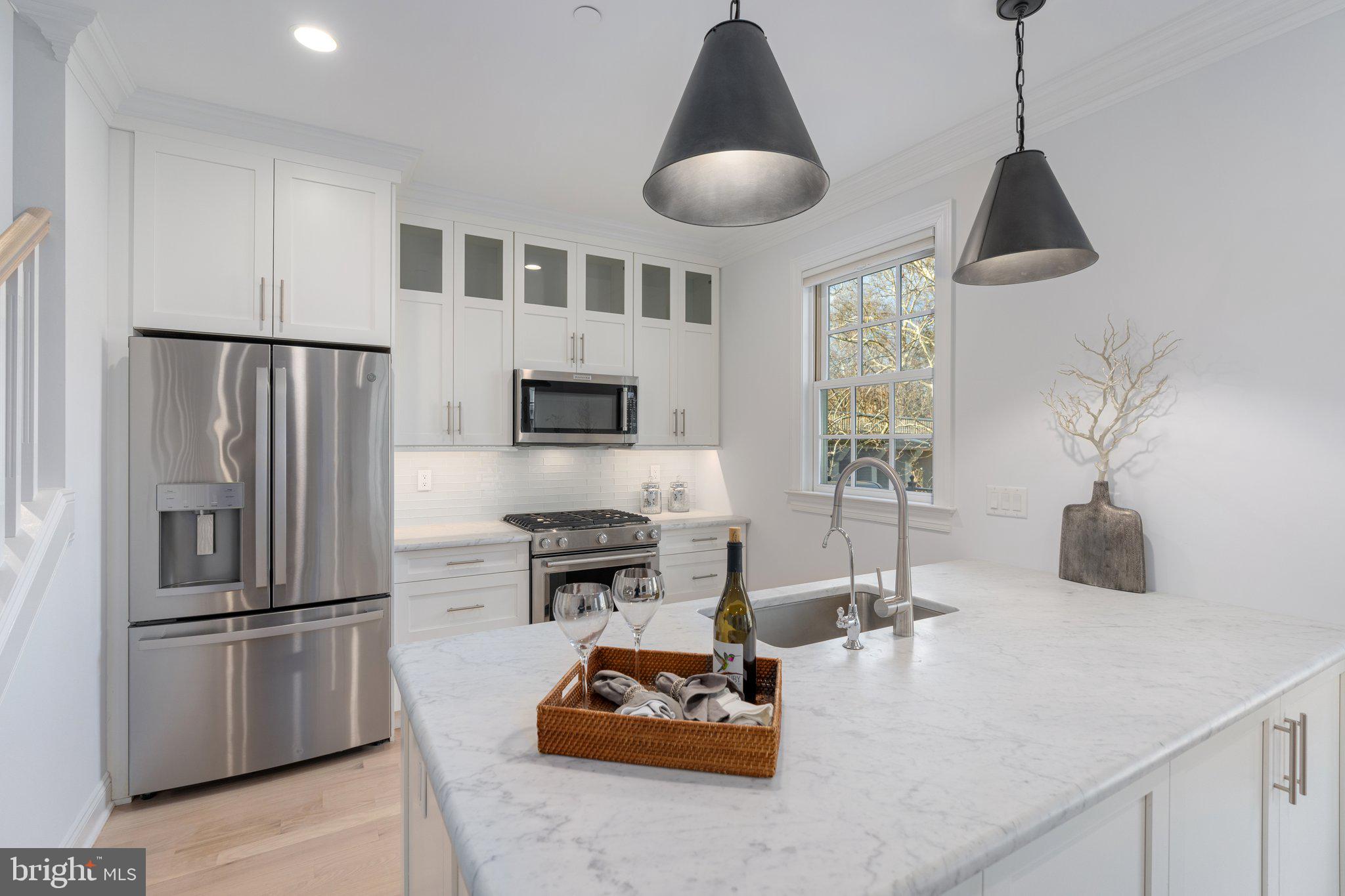 CANAL STREET - Residential