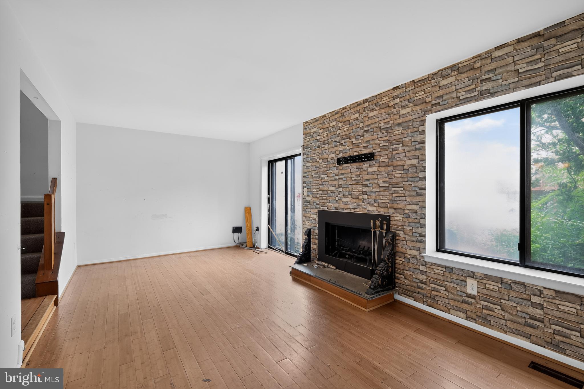 5474 TILTED STONE