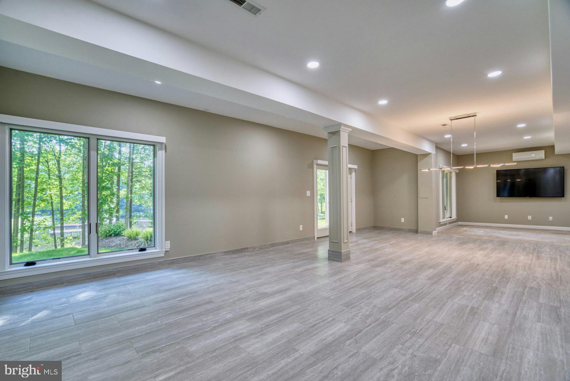 CHAMPION LAKE - Residential