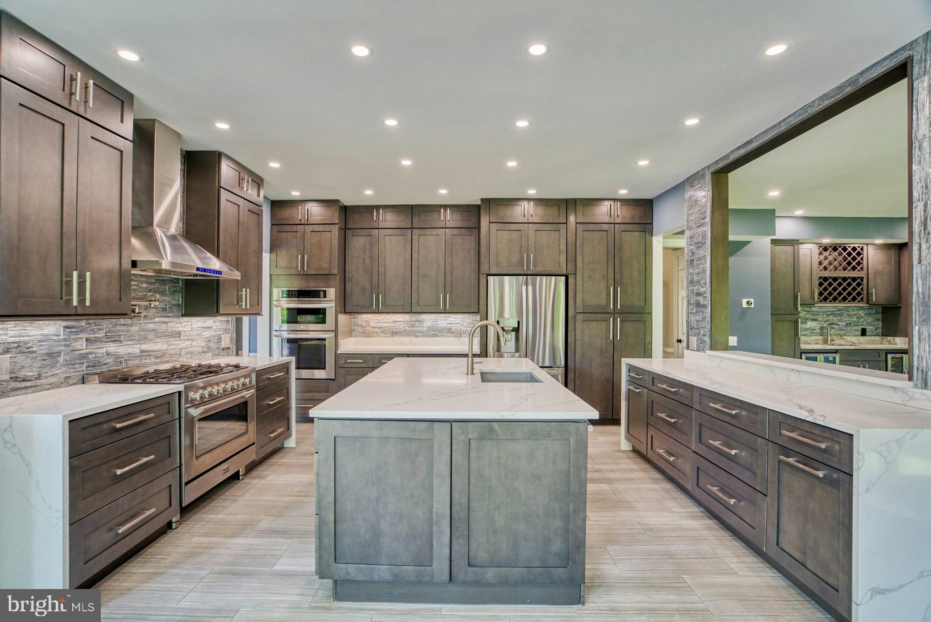 CHAMPION LAKE - Residential