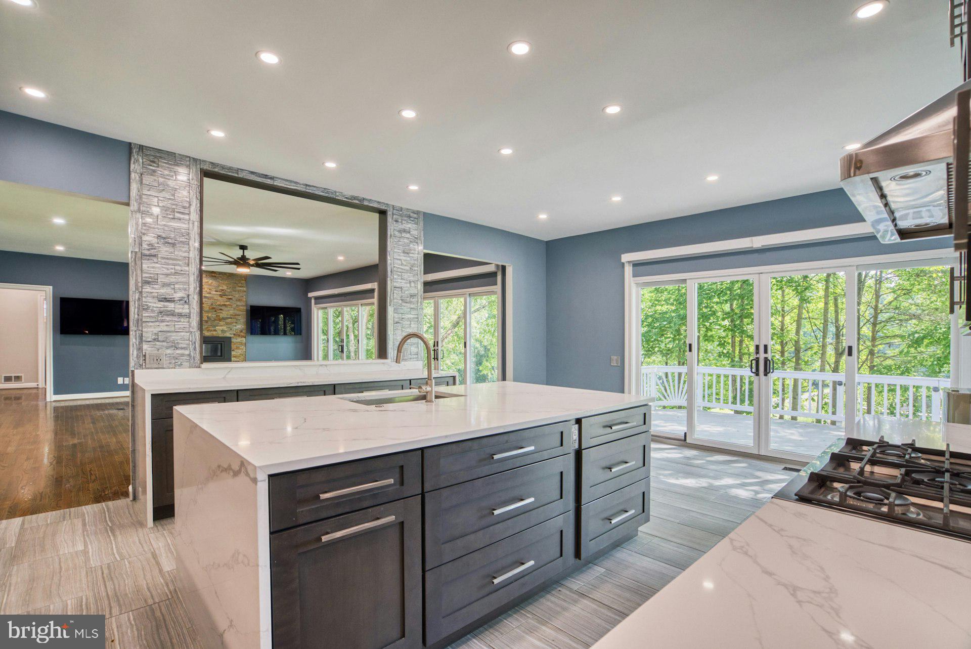 CHAMPION LAKE - Residential