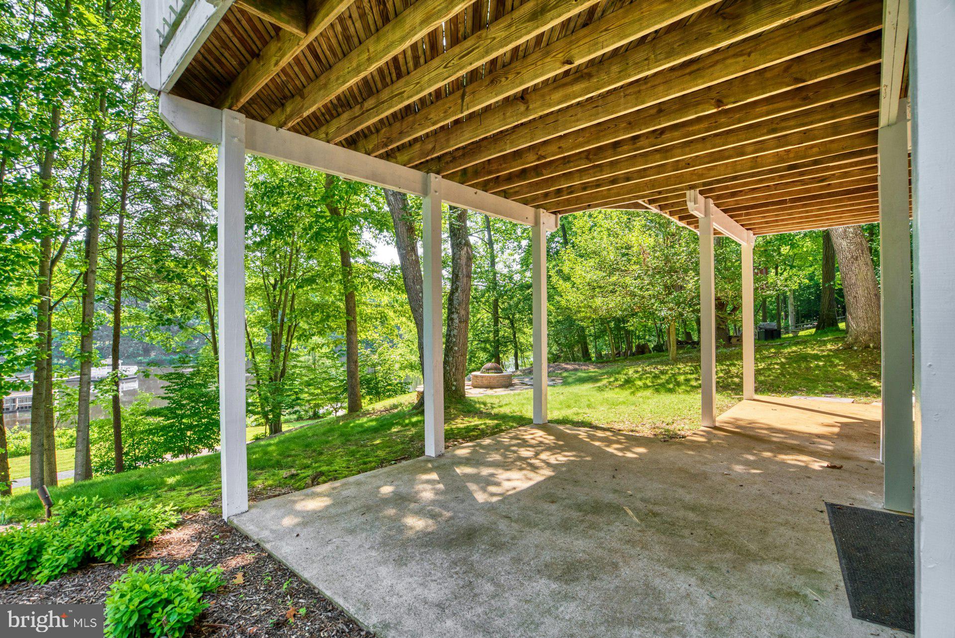 CHAMPION LAKE - Residential